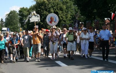 W tym roku pielgrzymujemy w Grupie białej – zaprasza ks. Adam Ulatowski
