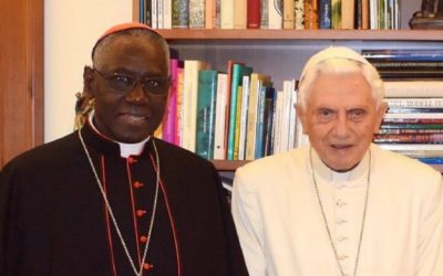Watykan: Benedykt XVI i kard. Sarah bronią celibatu kapłańskiego