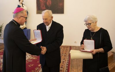 Papieskie odznaczenie dla zasłużonych wyszkowian