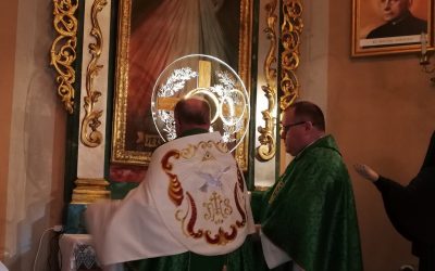 Kaplica Wieczystej Adoracji w ostrołęckiej Farze ma nową monstrancję