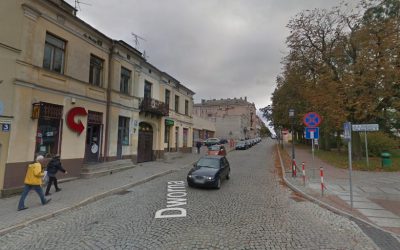 Łomża: Kierowcy na Dwornej parkują mimo zakazu. Policja reaguje