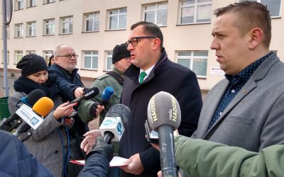 Łomża: Konferencja prasowa posła PSL Stefana Krajewskiego o utworzeniu szpitala zakaźnego w Łomży