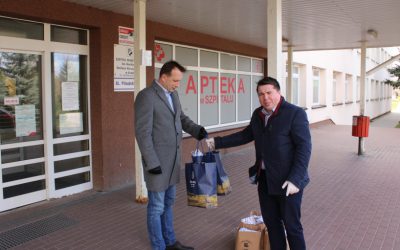 Łomża: Miasto sfinansowało materiał, a motocykliści je uszyli. Maseczki ochronne trafiły do szpitala [FOTO]