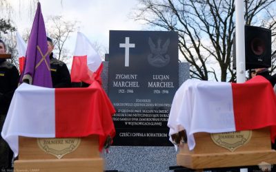 Ciechanowiec: Pogrzeb braci Marchelów – „dzisiaj w objęcia bierze ich wolna, niepodległa Rzeczpospolita” [FOTO]