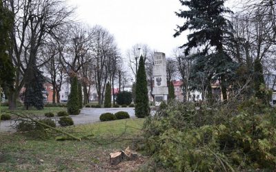 Kolno: Ruszają prace rewitalizacyjne w parku i na placu z lokomotywą
