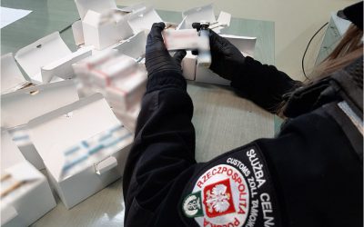 Podlaskie. Nielegalne farmaceutyki w przesyłce kurierskiej