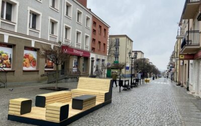 Łomża: W centrum stanął parklet