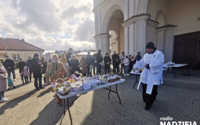 Wielka Sobota: Trwa święcenie pokarmów