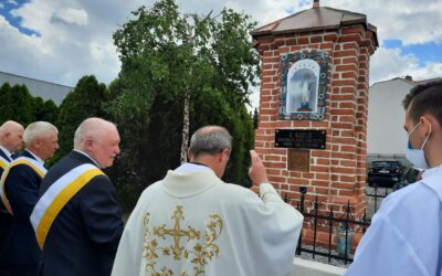 Wiara: Rycerze Kolumba odrestaurowali kapliczkę przy kościele