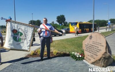 Łomża: Rondo, ulica i obelisk dla geodetów