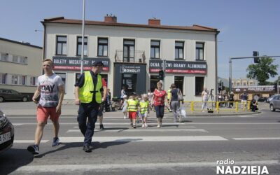Zambrów: Policja uczyła maluchy i dorosłych o tym, kto ma pierszeństwo
