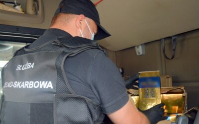 Podlaskie: W kabinie tira był ukryty nielegalny alkohol