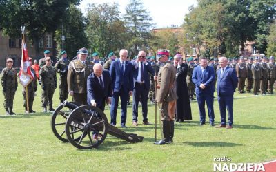 Łomża: Uroczysty apel z okazji Święta Wojska Polskiego
