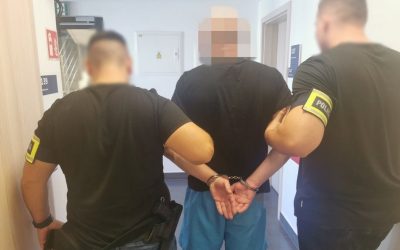 Łomża: Złodziej wszedł do mieszkania drzwiami, uciekał oknem