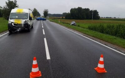 Gmina Łomża: Bus zderzył się z samochodem osobowym