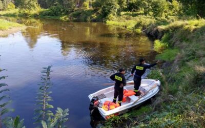 Ciechanowiec: Pozostawione rzeczy nad rzeką. Policja szuka właściciela