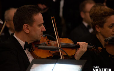 Łomża: Koncert “Rozkwitały pąki białych róż” w Filharmonii Kameralnej