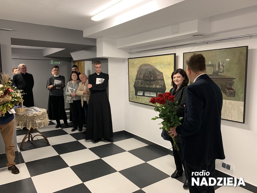 Łomża: Wystawa “Odcienie bliskości” w Muzeum Diecezjalnym otwarta