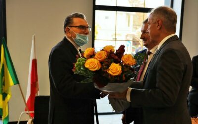 Ostrów Maz.: Ksiądz Stanisław Gadomski Honorowym Obywatelem miasta