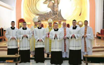 Diecezja łomżyńska: Obłóczyny w WSD – klerycy przyjęli sutanny