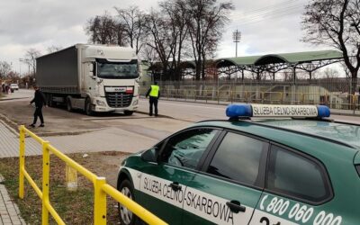 Łomża: TIR był za ciężki, a karta od tachografu cudza