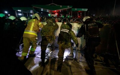 Kuźnica: Kilku funkcjonariuszy zostało rannych we wczorajszym szturmie