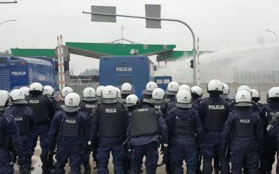 Kuźnica: W ataku migrantów ranny został policjant