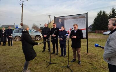 Gmina Tykocin: W Jeżewie Starym stanęła tablica poświęcona Glogerowi