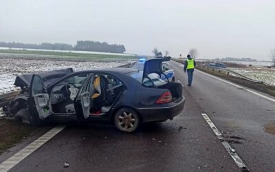 Powiat grajewski: Czołowe zderzenie na DK61. Były utrudnienia