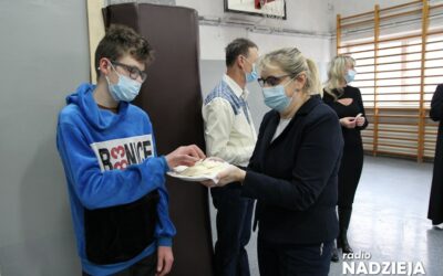 Łomża: Uczniowie ZDZ podzielili się opłatkiem