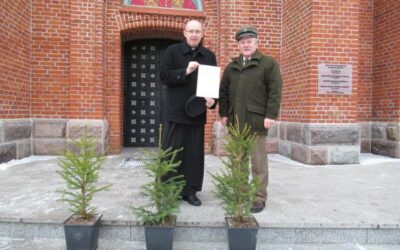 Nadleśnictwo Myszyniec: Drzewka z nasion poświęconych przez Franciszka trafiły do parafii