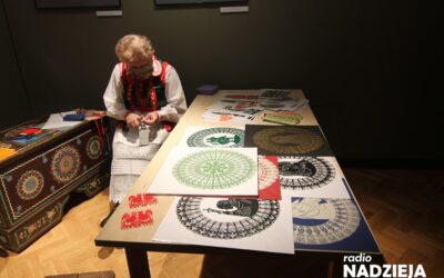 Łomża: Wycinanka z Puszczy Zielonej na wystawie w muzeum