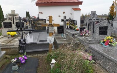 Tykocin: Wichura połamała pomniki na cmentarzu