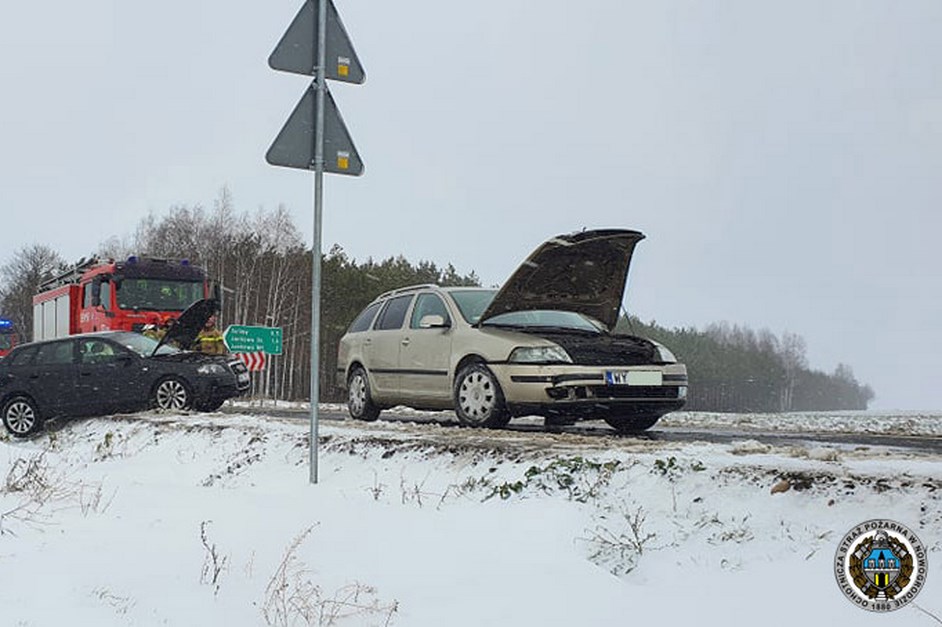 Gmina Nowogród: Zderzenie dwóch samochodów na DW648