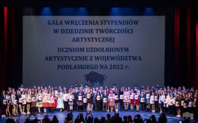 Podlaskie: Młodzi odebrali stypendia Marszałka Województwa Podlaskiego
