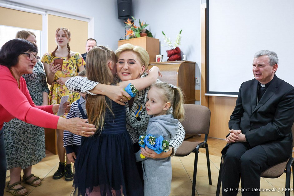 Region: Pierwsza Dama odwiedziła uchodźców z Ukrainy przebywających w Ptakch