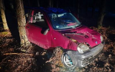 Powiat kolneński: Ukradli samochód i spowodowali wypadek
