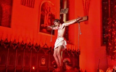 Łomża: Misterium Pasyjne ,, … i widzę niebo otwarte”