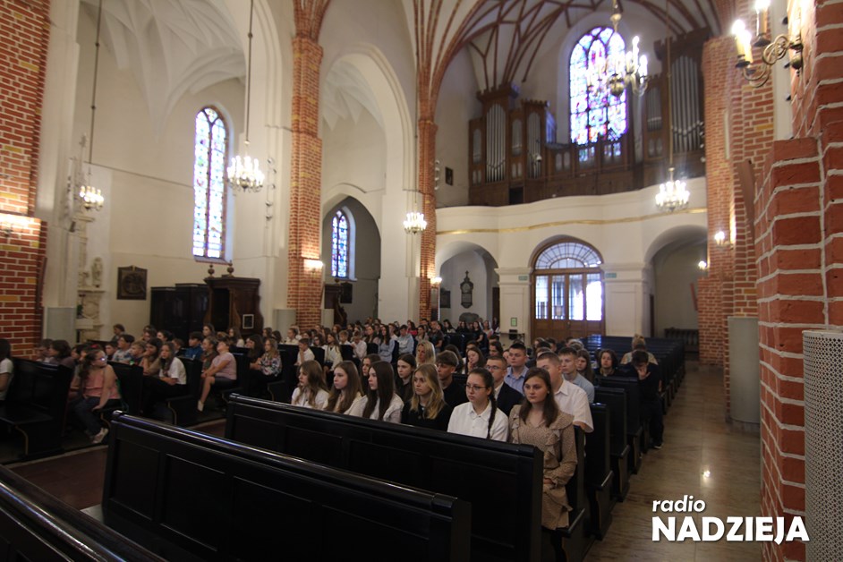 Łomża: Uczniowie Szkół Katolickich modlili się w katedrze
