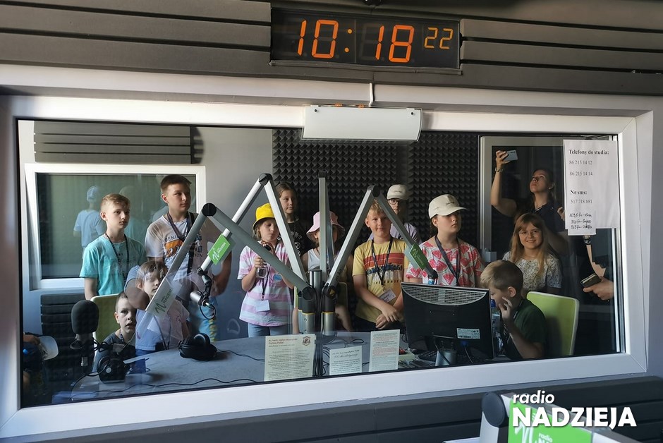 Łomża: Dzieci z Ostrowi Mazowieckiej odwiedziły Radio Nadzieja