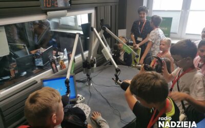 Łomża: Dzieci zwiedziły Radio Nadzieja