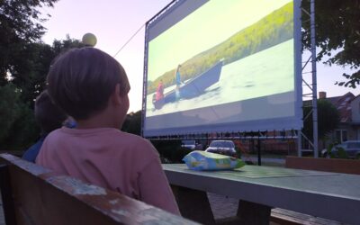 Łomża: Niedzielne kino plenerowe na Starym Rynku
