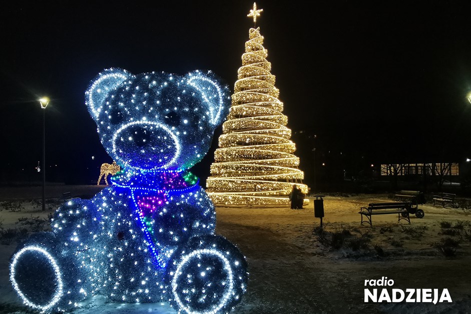 -Swiateczne-iluminacje-w-Parku-Jana-Pawla-II-w-Lomzy-