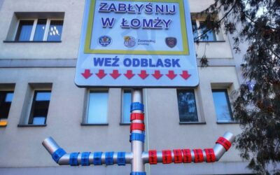 Łomża: Policjanci po raz kolejny rozdali blisko tysiąc odblasków