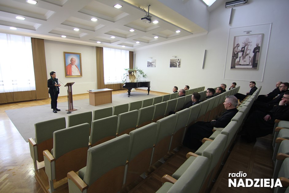 2023-02-28 Joanna Bątkieicz-Brożek w WSD w Łomży (3)