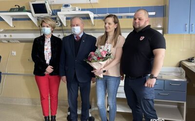 Łomża: Wicemarszałek województwa z wizytą u trojaczków