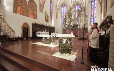 Wiara: Liturgia Ciemnej Jutrzni w Katedrze łomżyńskiej