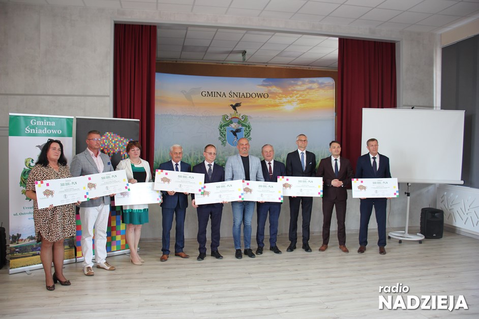 2023-06-12 Konferencja prasowa i wręczenie czeków w Śniadowie (4)