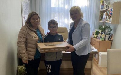 Łomża: Rządowe laptopy trafiają do łomżyńskich uczniów