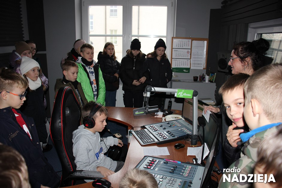 2023-12-02 Wycieczka z Krasnosielca w Radio Nadzieja (11)